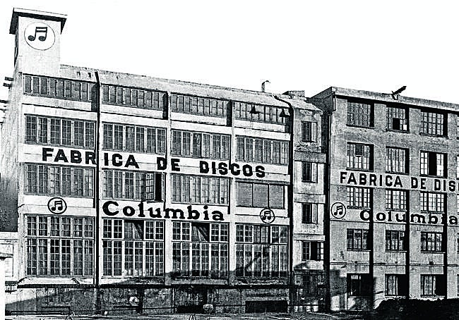 La fábrica Columbia, fachada a la calle Juan de Garay.